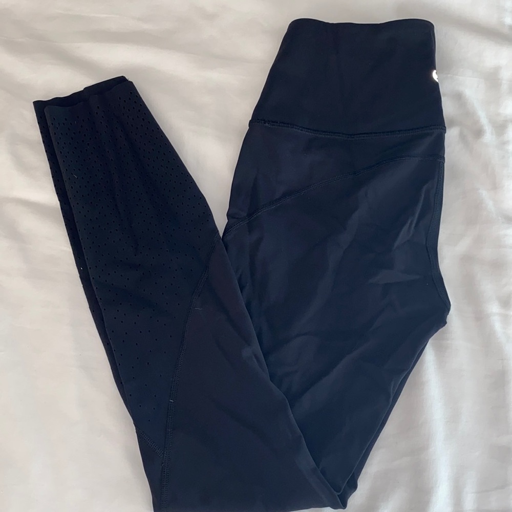 Lululemon Size 4 7/8 HR black leggings